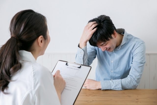 頭皮が臭いのは病気が原因？種類＆見分け方〜対策、受診の目安まで解説