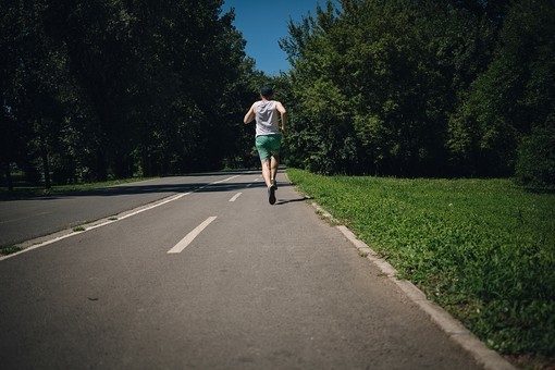 有酸素運動は心拍数の意識で効果倍増！計算方法〜目的別の最適値まで解説！