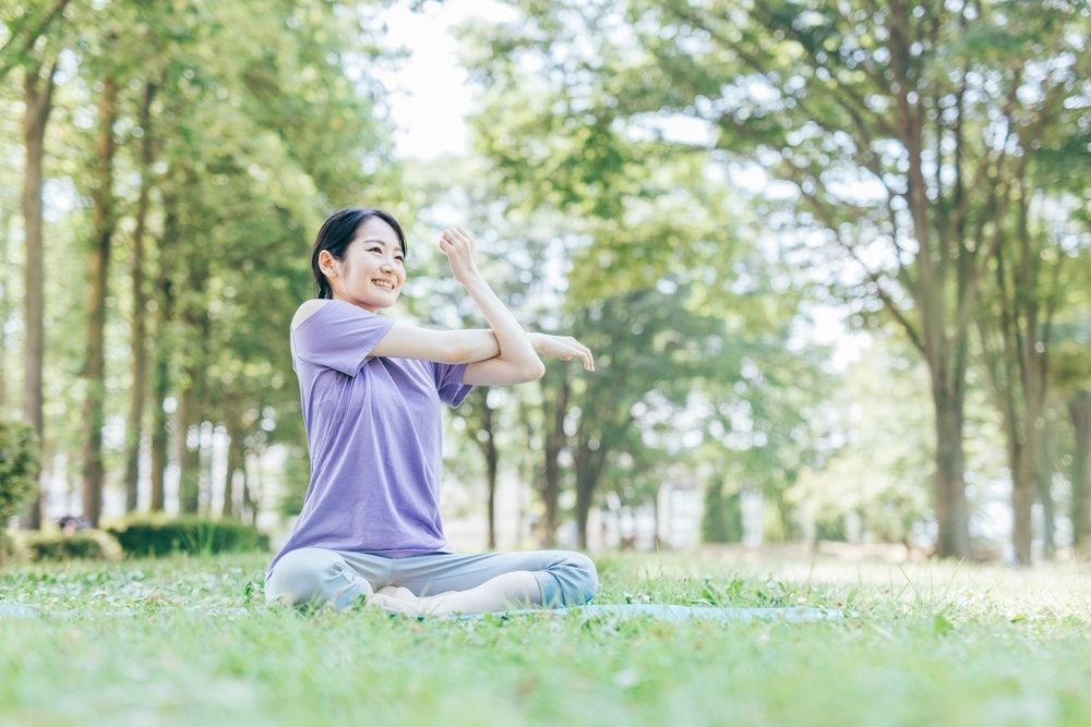 股関節のズボラストレッチが話題に！痩せない人も短期間で効果が出る！