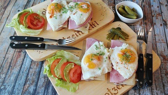 糖質制限の朝ごはんメニュー！朝食の必要性〜作り置きOKレシピまで紹介！